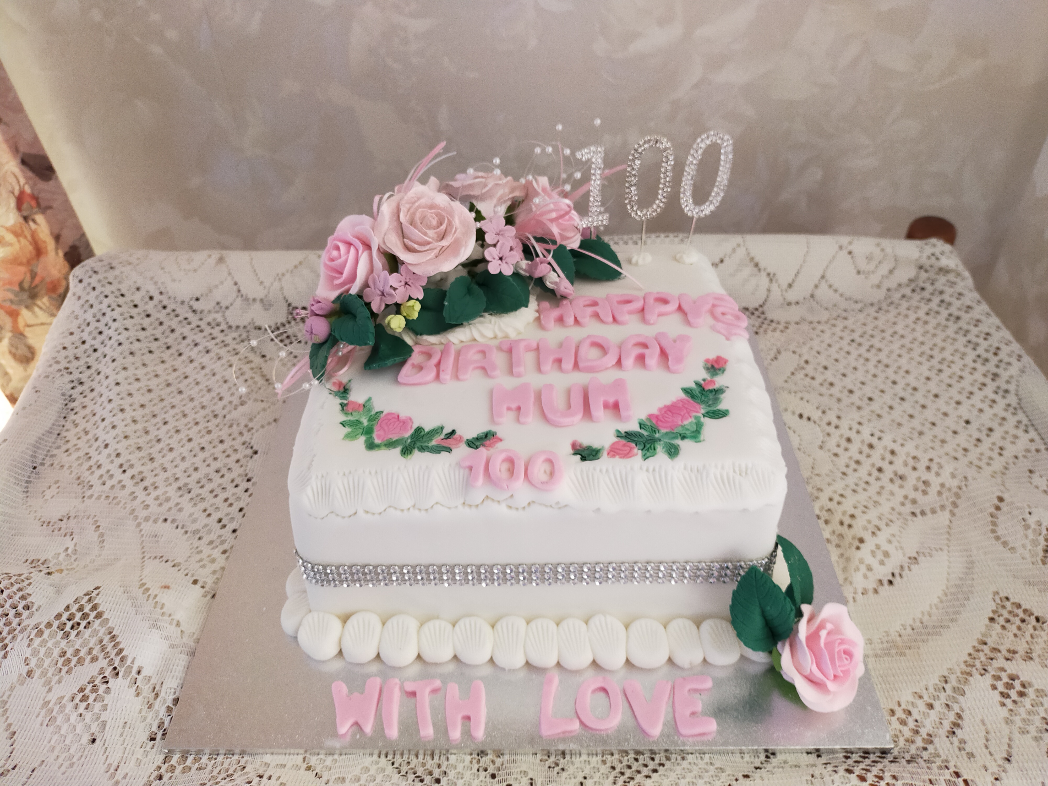 100th-Birthday-cake-closer-view-Barbara-Gillies-9th-August-2022