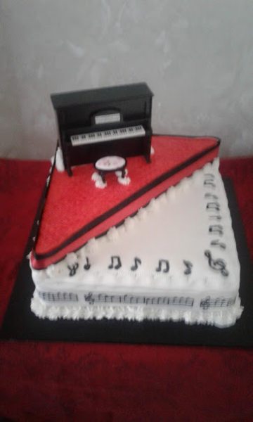 piano-cake-with-out-the-candles-5th-september-2019